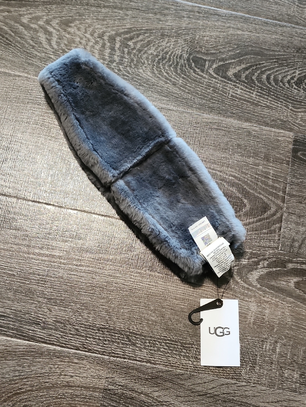 UGG Genuine Shearling Reversible Headband - Picture 6 of 7